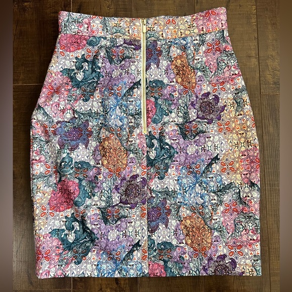 H&M Floral Mini Pencil w/ Gold Zipper Pockets - Picture 3 of 3